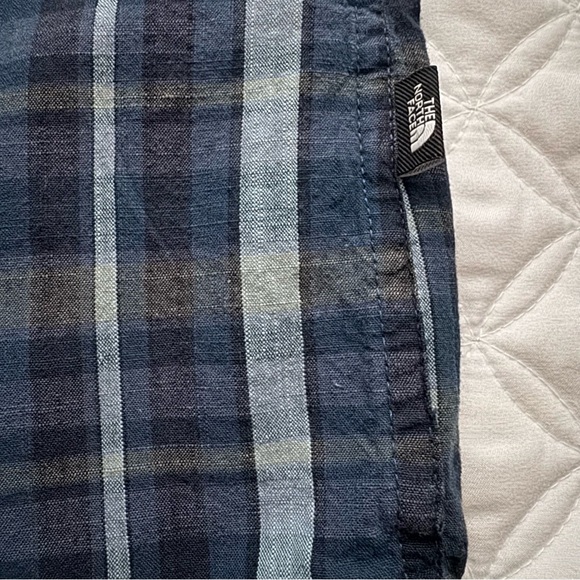 The North Face Blue Plaid Casual Button Down Short Sleeve Shirt Size S - Picture 2 of 15